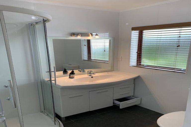 Photo of property in 14 Kilkenny Place, Fitzherbert, Palmerston North, 4410