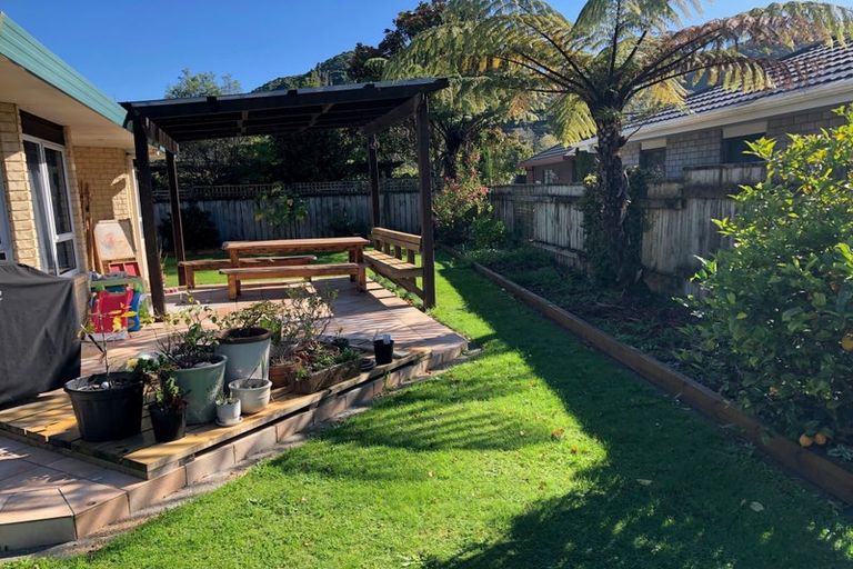 Photo of property in 10 Mary Huse Grove, Manor Park, Lower Hutt, 5019