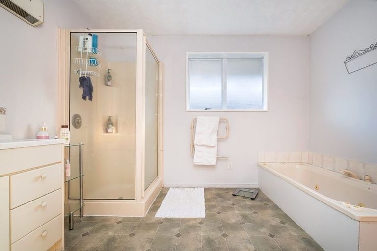 Photo of property in 28 Roydon Drive, Templeton, Christchurch, 8042