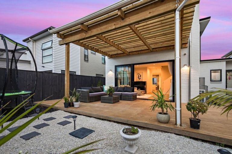 Photo of property in 14 Sacred Kingfisher Road, Hobsonville, Auckland, 0616