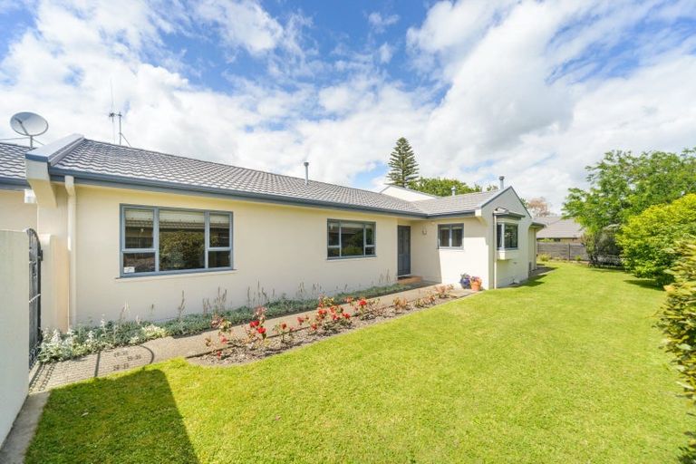Photo of property in 100 Summerhill Drive, Fitzherbert, Palmerston North, 4410