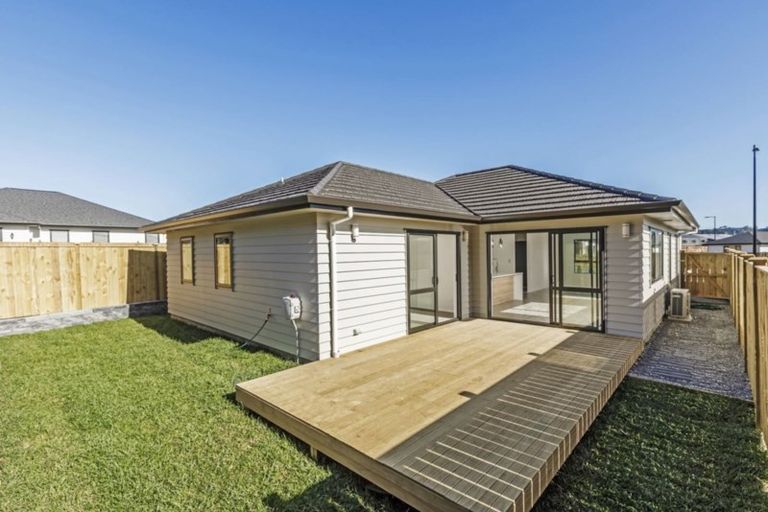 Photo of property in 12 Konoba Avenue, Kumeu, 0810
