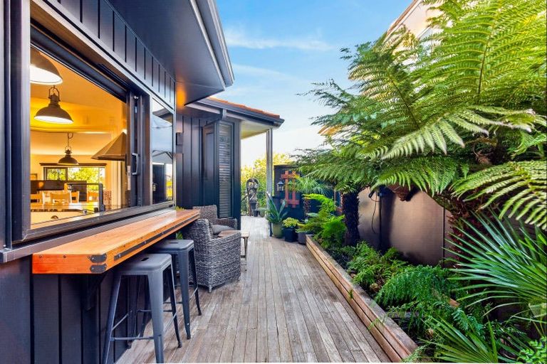 Photo of property in 8 Selwyn Road, Hospital Hill, Napier, 4110