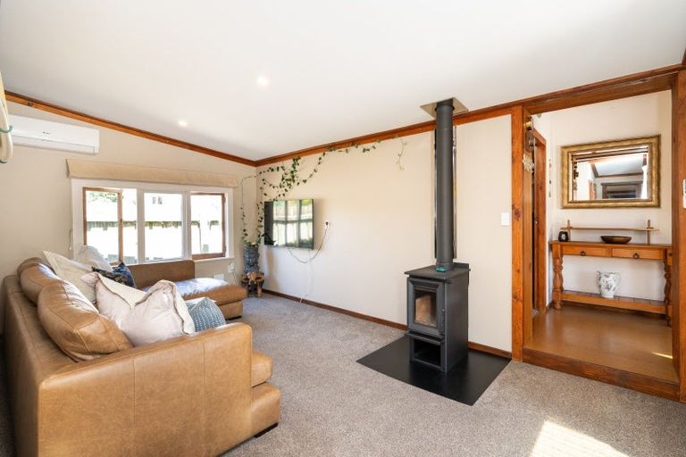Photo of property in 21 Grove Road, Haumoana, 4102