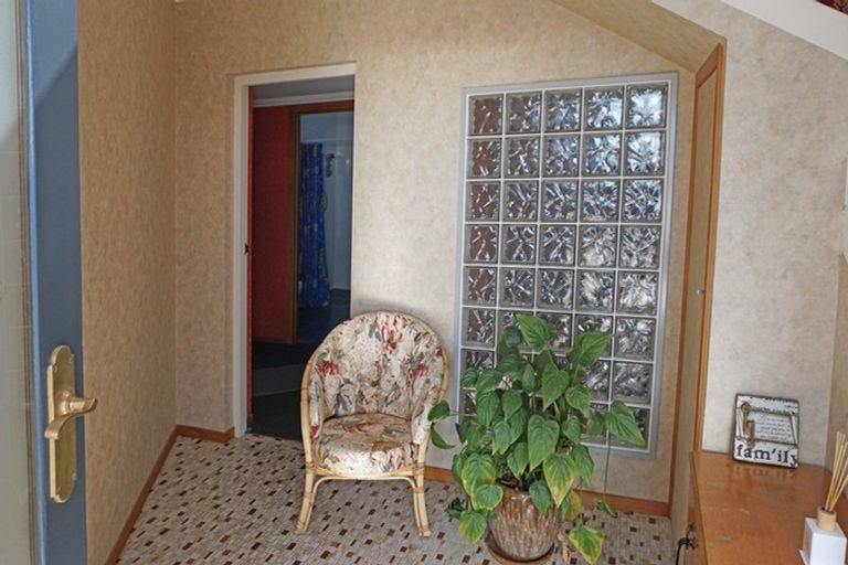 Photo of property in 104 Marine Parade, Bluff, 9814