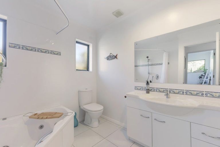 Photo of property in 15 Boons Valley Road, Waikawa, Picton, 7220