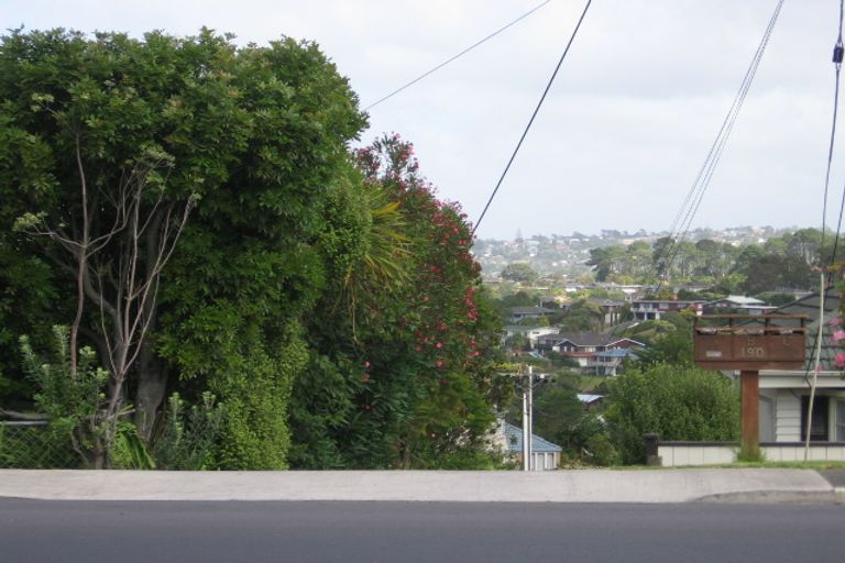 Photo of property in 1/190 East Coast Road, Forrest Hill, Auckland, 0620