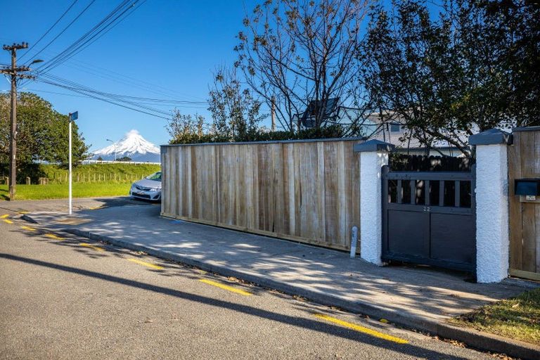 Photo of property in 22 Ridge Lane, New Plymouth, 4310