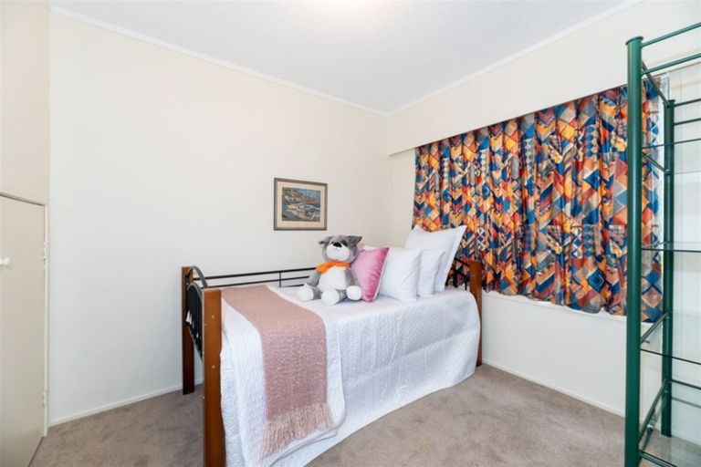 Photo of property in 2/41 Telstar Place, Beach Haven, Auckland, 0626