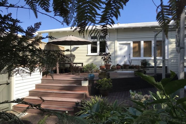 Photo of property in 23 Aroha Avenue, Sandringham, Auckland, 1025