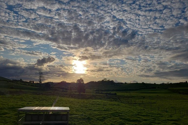 Photo of property in 52 Medhurst Road North, Bombay, 2675