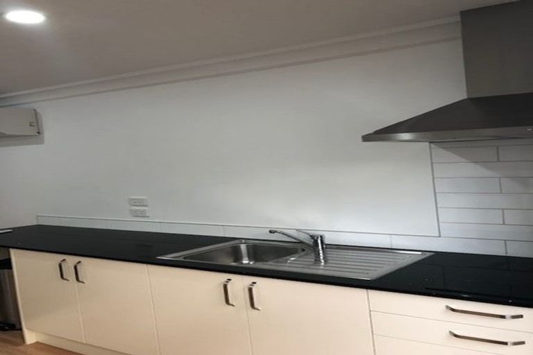 Photo of property in 43 Medallion Drive, Oteha, Auckland, 0632