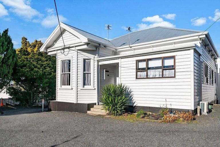 Photo of property in 40 West Coast Road, Glen Eden, Auckland, 0602