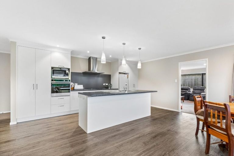 Photo of property in 16 Pitoitoi Drive, Riverhead, 0820