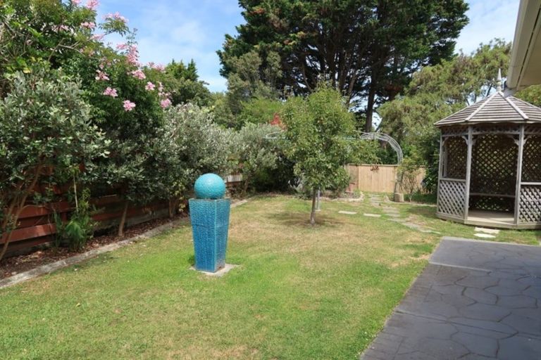 Photo of property in 75 Nimmo Avenue East, Waikanae, 5036