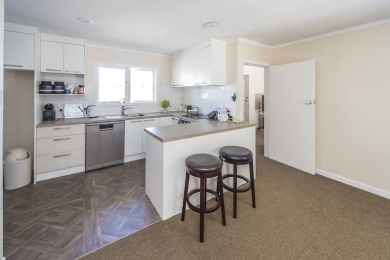 Photo of property in 66 Parkes Avenue, Saint Johns Hill, Whanganui, 4501