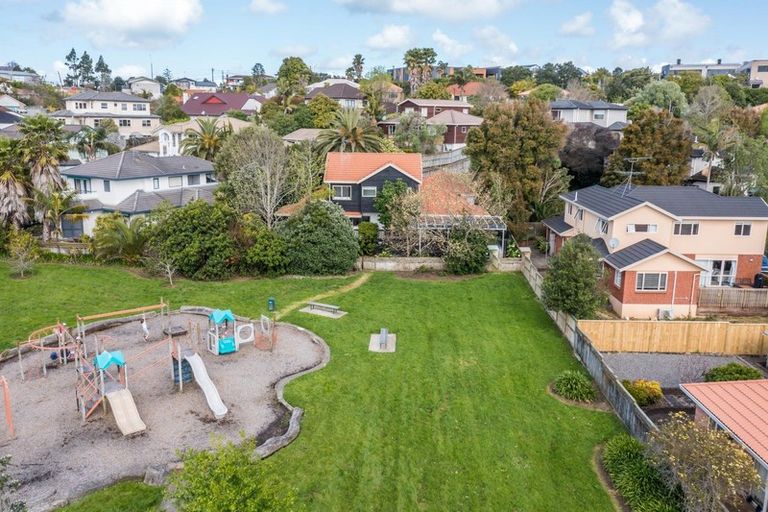 Photo of property in 15 Margaret Henry Crescent, Oteha, Auckland, 0632