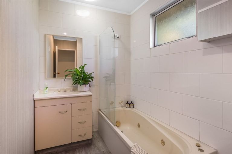 Photo of property in 18 Toporoa View, Ascot Park, Porirua, 5024