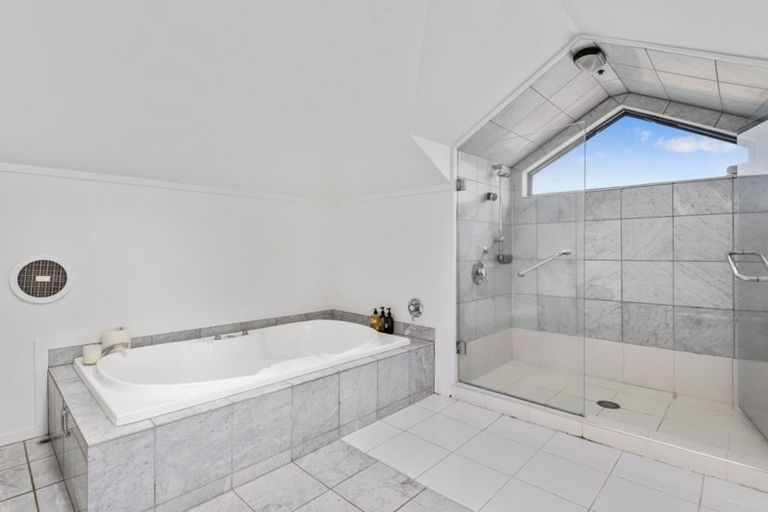 Photo of property in 21 London Street, Hampden, 9410