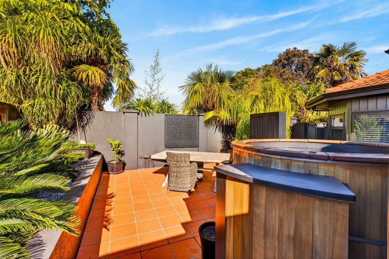 Photo of property in 8 Selwyn Road, Hospital Hill, Napier, 4110