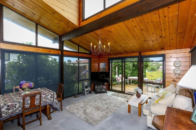 Photo of property in 18 Saint Ives Grove, Whalers Gate, New Plymouth, 4310