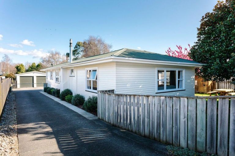 Photo of property in 17 Smith Street, Dannevirke, 4930