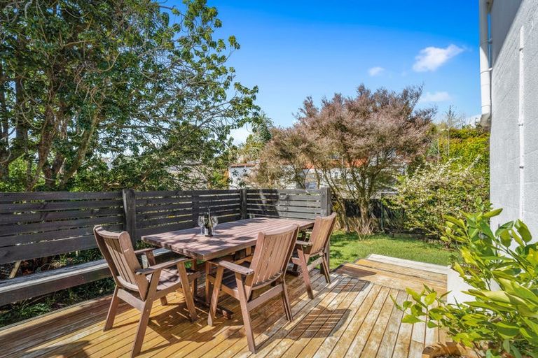 Photo of property in 5 Chevron Place, Castor Bay, Auckland, 0620