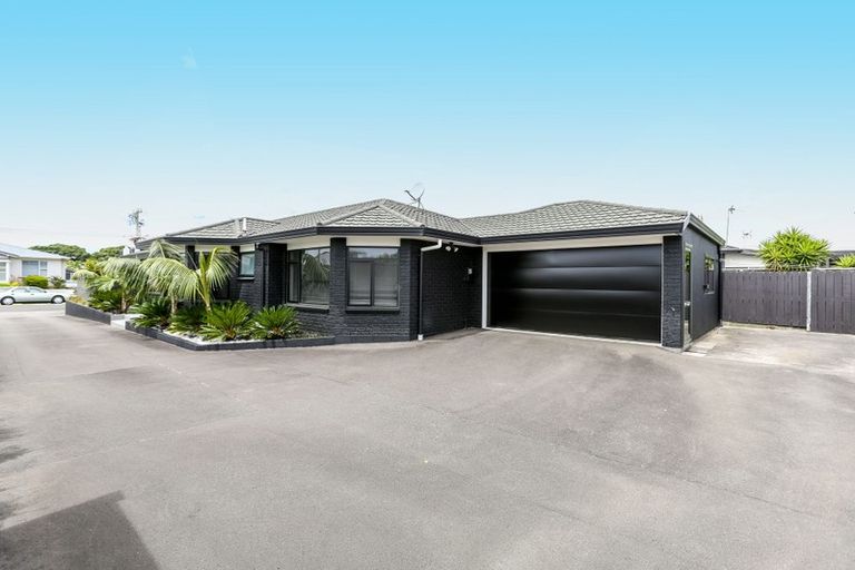 Photo of property in 24 Sackville Street, Fitzroy, New Plymouth, 4312