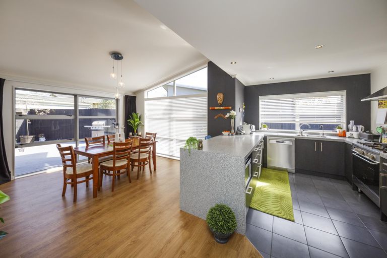 Photo of property in 4 Acacia Street, Kelvin Grove, Palmerston North, 4414