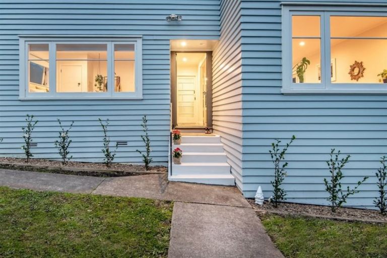 Photo of property in 1/10 Coronation Street, Belmont, Auckland, 0622