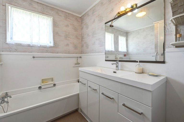 Photo of property in 25 Browning Crescent, Owhata, Rotorua, 3010