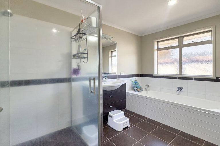 Photo of property in 2 Somerton Drive, Huntington, Hamilton, 3210