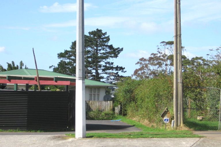 Photo of property in 1/111 Hobsonville Road, West Harbour, Auckland, 0618