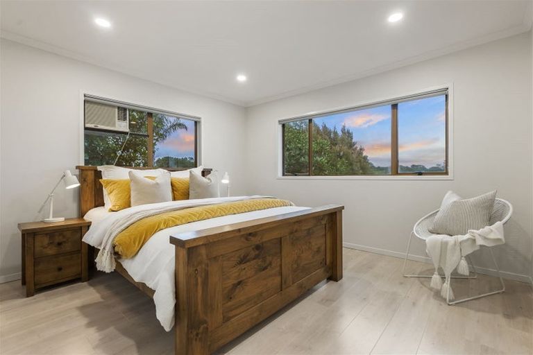 Photo of property in 1/52 Aberdeen Road, Campbells Bay, Auckland, 0620