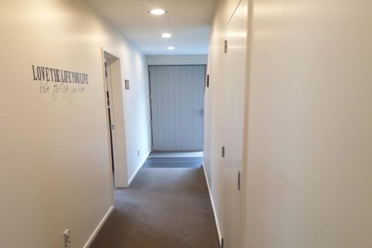 Photo of property in 24 Cresswell Place, Johnsonville, Wellington, 6037