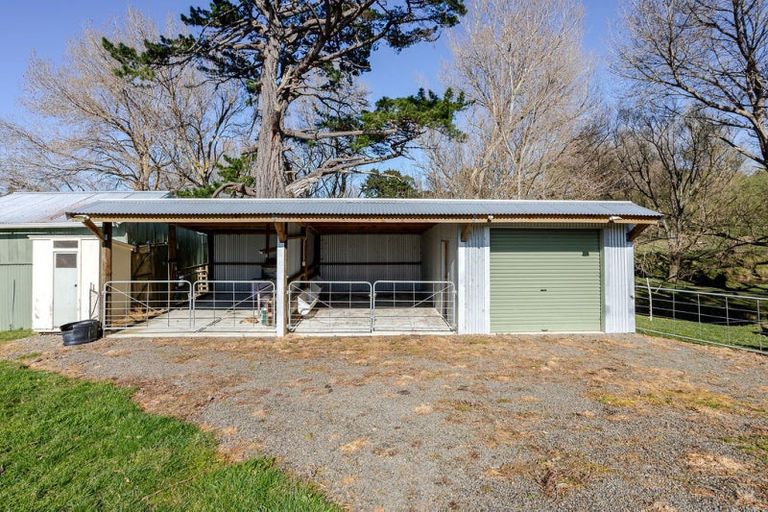 Photo of property in 208 Adelaide Road, Dannevirke, 4930