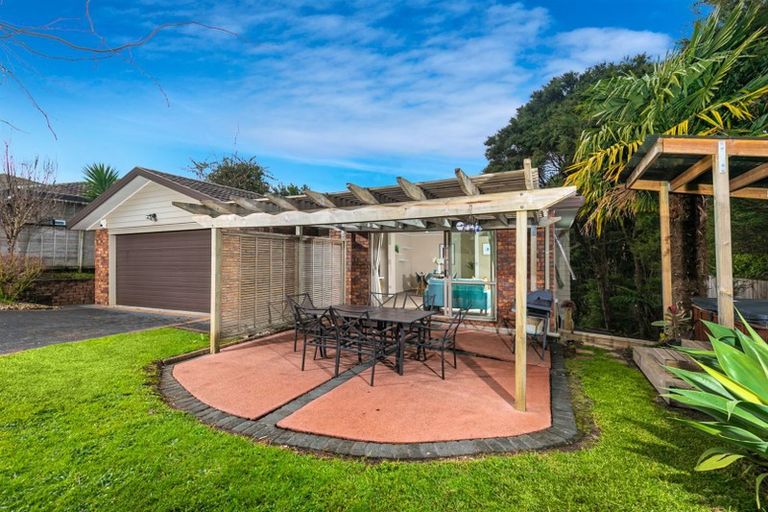 Photo of property in 27 Mckinley Road, Sunnyvale, Auckland, 0612