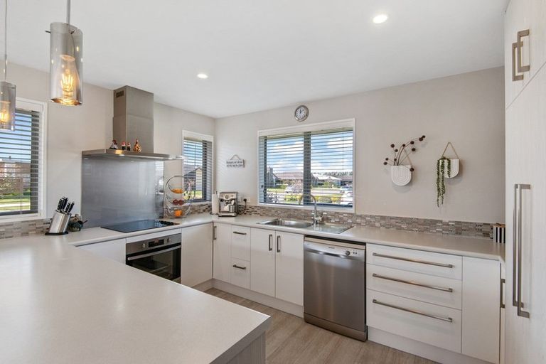 Photo of property in 39 Burford Way, Rolleston, 7615