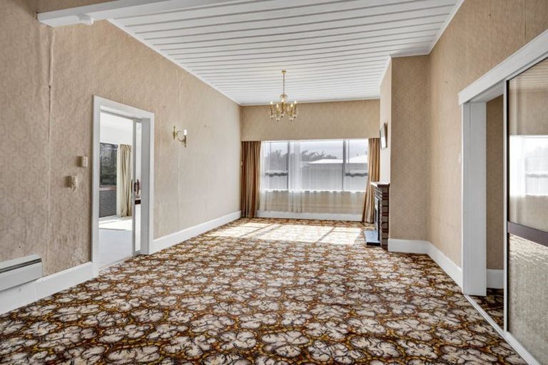 Photo of property in 16 Old South Road, Okato, 4335