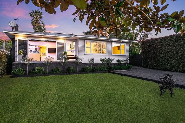Photo of property in 222 Henderson Valley Road, Henderson, Auckland, 0612