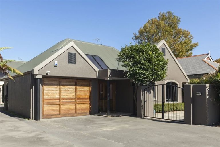 Photo of property in 1/135 Fendalton Road, Fendalton, Christchurch, 8052