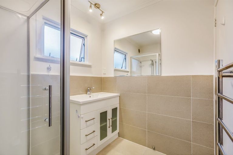 Photo of property in 2/19 Thatcher Street, Mission Bay, Auckland, 1071