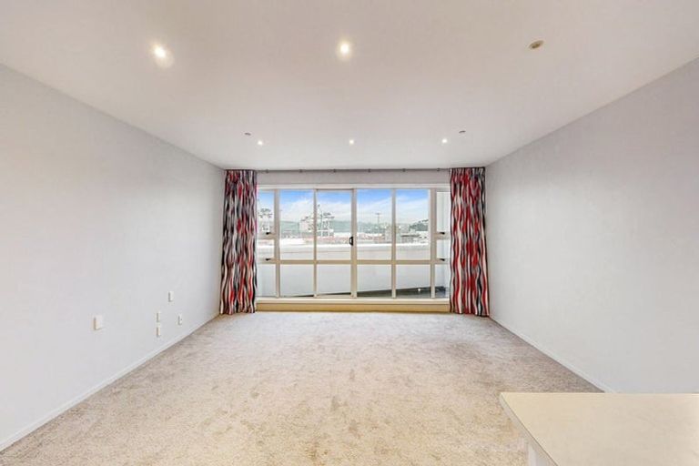 Photo of property in Stadium Garden Flats, 311/107 Thorndon Quay, Pipitea, Wellington, 6011