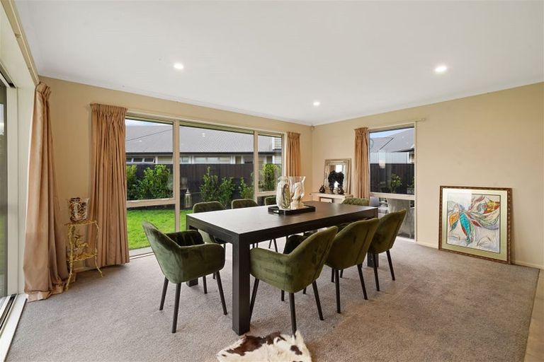 Photo of property in 12 Queenswood Gardens, Mairehau, Christchurch, 8052