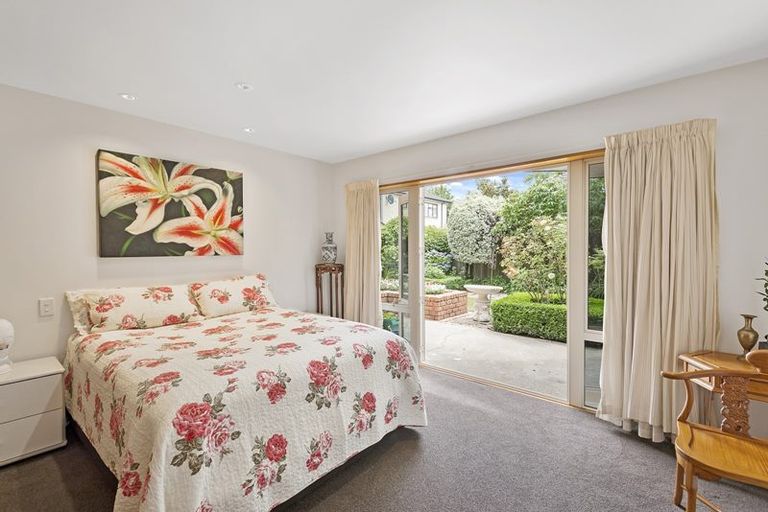 Photo of property in 19 Strowan Road, Strowan, Christchurch, 8052