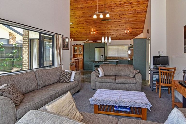 Photo of property in 15 Rossiter Avenue, Waiuku, 2123