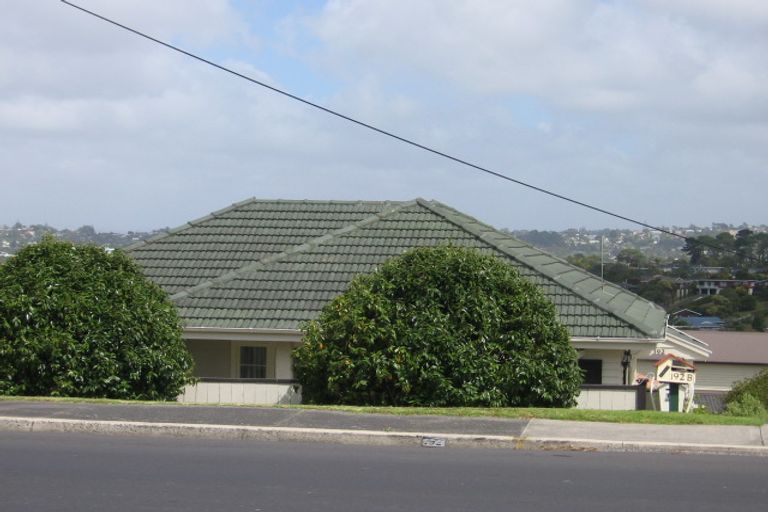 Photo of property in 1/192 East Coast Road, Forrest Hill, Auckland, 0620