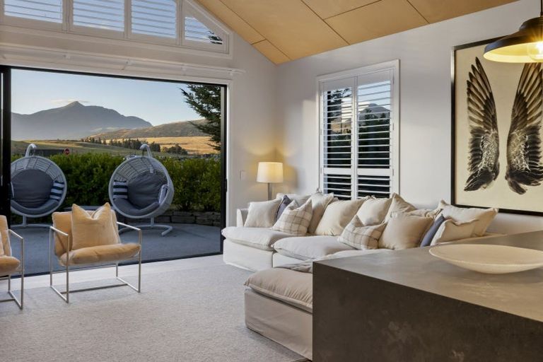 Photo of property in 8 Soudley Court, Jacks Point, Queenstown, 9371