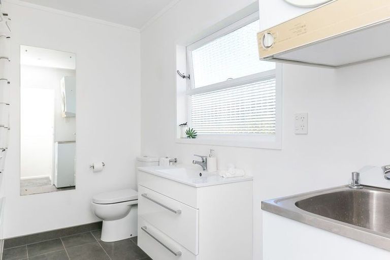 Photo of property in 2/27 Winston Street, Crofton Downs, Wellington, 6035