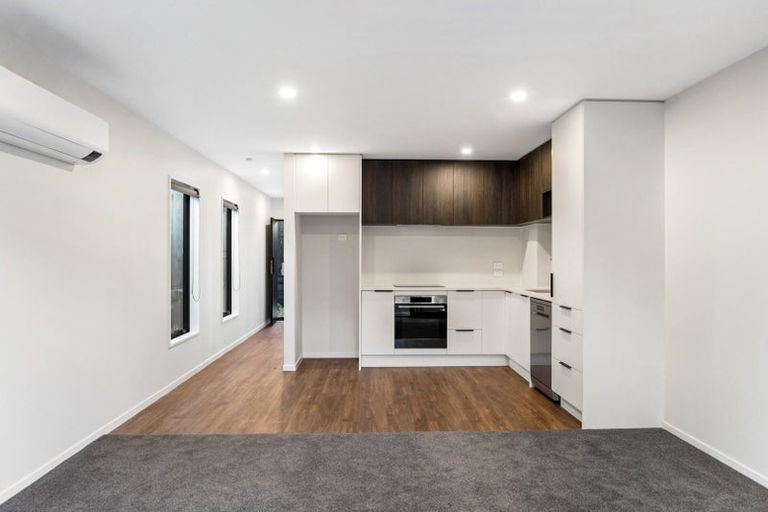 Photo of property in 4/79 Edmonton Road, Henderson, Auckland, 0612